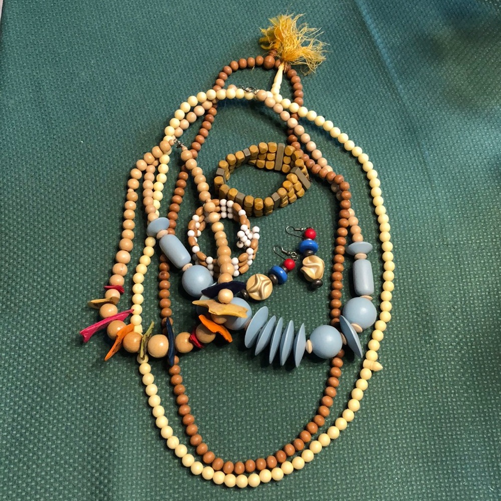 Lot of 7 pieces of wood jewelry